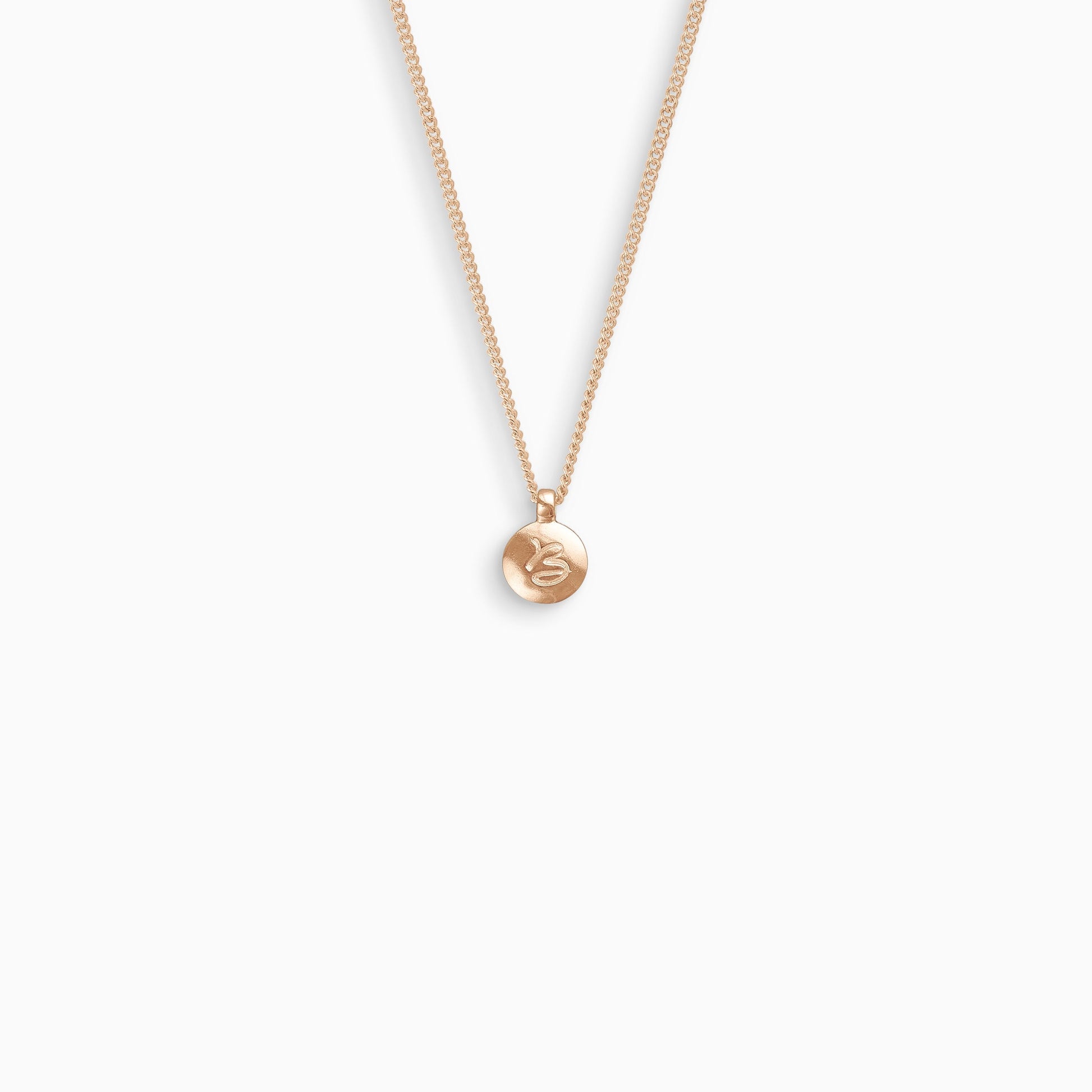 18ct Fairtrade rose gold 13mm round smooth convex pendant inscribed with a single letter of your choice from A-Z. On a 45cm curb chain.