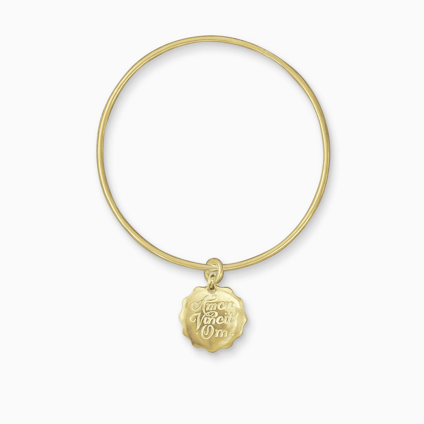 An 18ct Fairtrade yellow gold round, smooth charm with a wavy edge engraved with ‘Love Conquers All’ in Latin, freely moving on a round wire bangle.  Charm 22mm. Bangle, 63mm inside diameter x 2mm round wire.