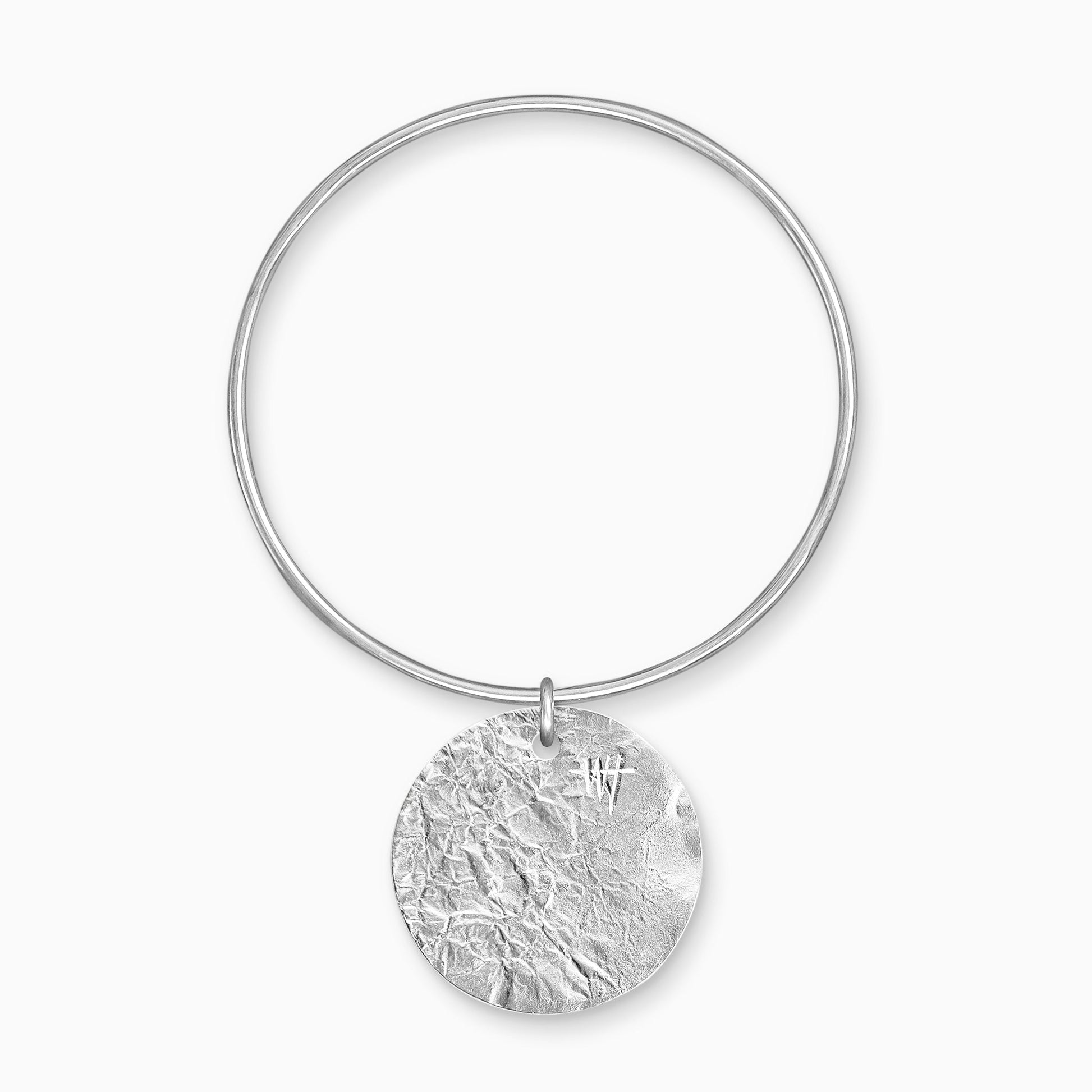 A recycled Silver Textured, circular, flat disc charm freely moving on a round wire bangle. Charm 35mm. Bangle 63mm x 2mm.